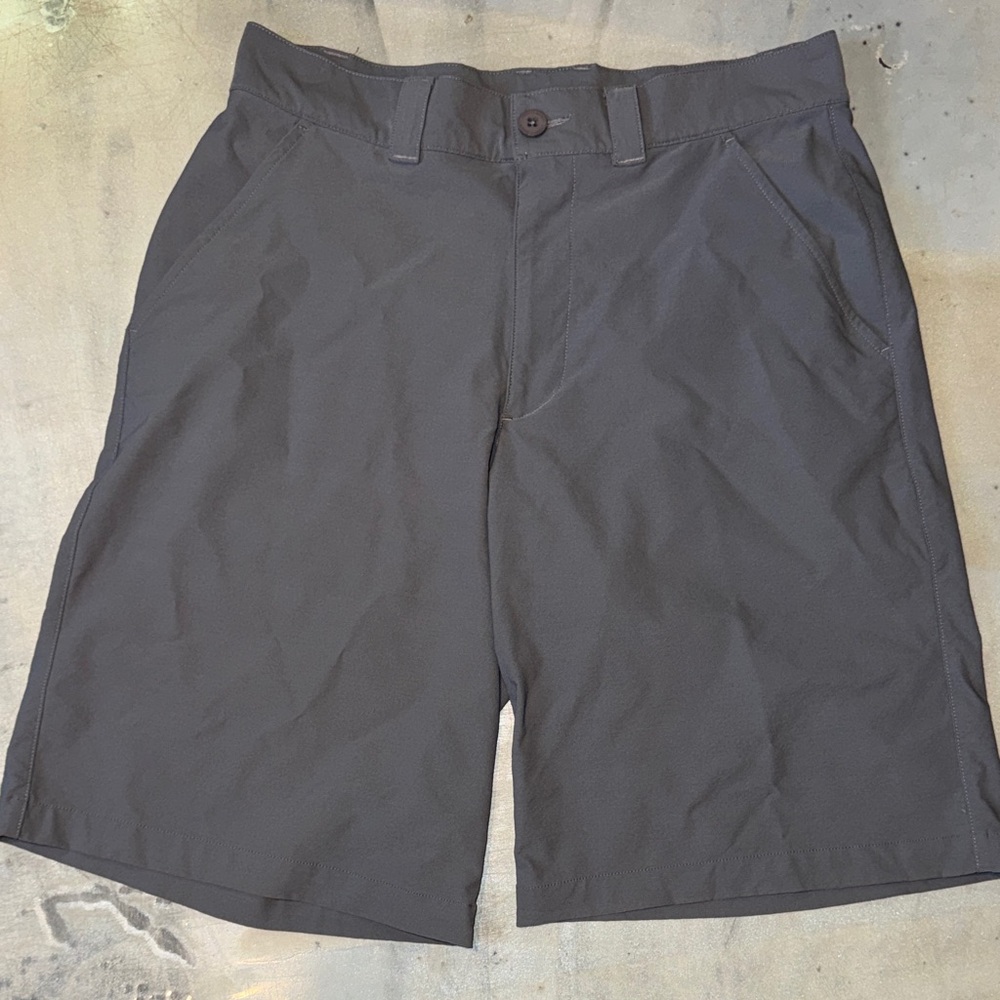 Under Armour Men's Charcoal Flat Front Shorts size 30